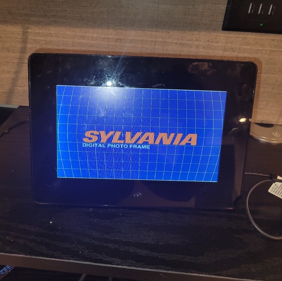 Sylvania digital picture frame - Picture 1 of 2